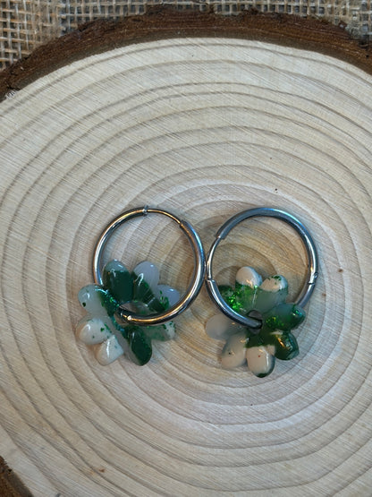 Pampille Dora vert beige + créole argent 20 mm